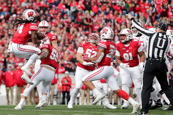 Wisconsin Badgers safety D'Cota Dixon (14) recovers a blocked punt against the Rutgers Scarlet Knights in the second quarterof a Big Ten football game at Camp Randall Stadium on Saturday, November 3, 2018 in Madison, Wis. Adam Wesley/USA TODAY NETWORK-Wisconsin Gpg Badgersvsrutgers 110318 Abw085